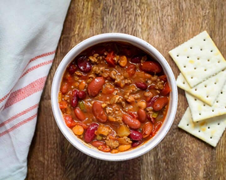 Chili served in a bowl with crackers 