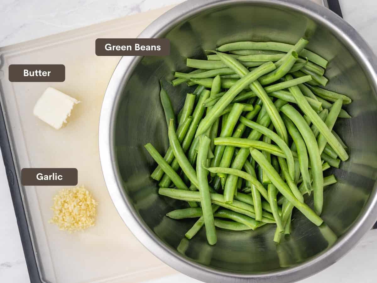 Image of the ingredients for garlic green beans.