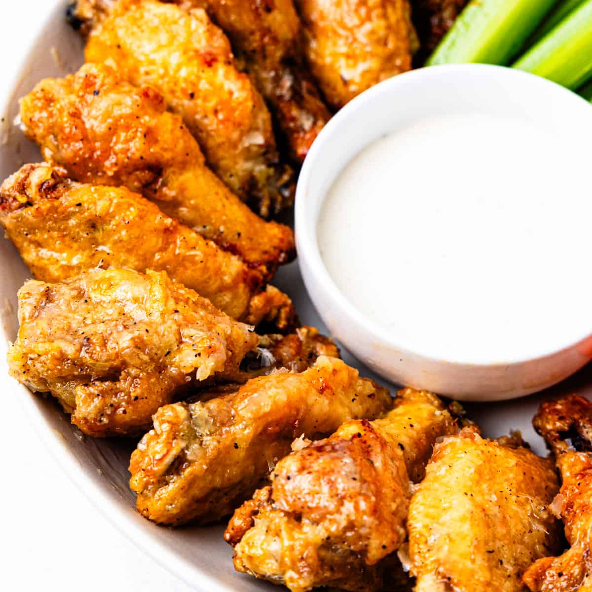 https://disheswithdad.com/wp-content/uploads/2023/09/air-fryer-chicken-wings-8.jpg