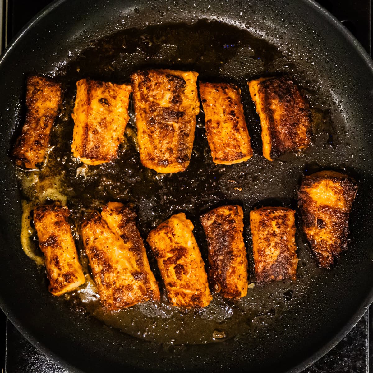 Cooked mahi mahi in a skillet.